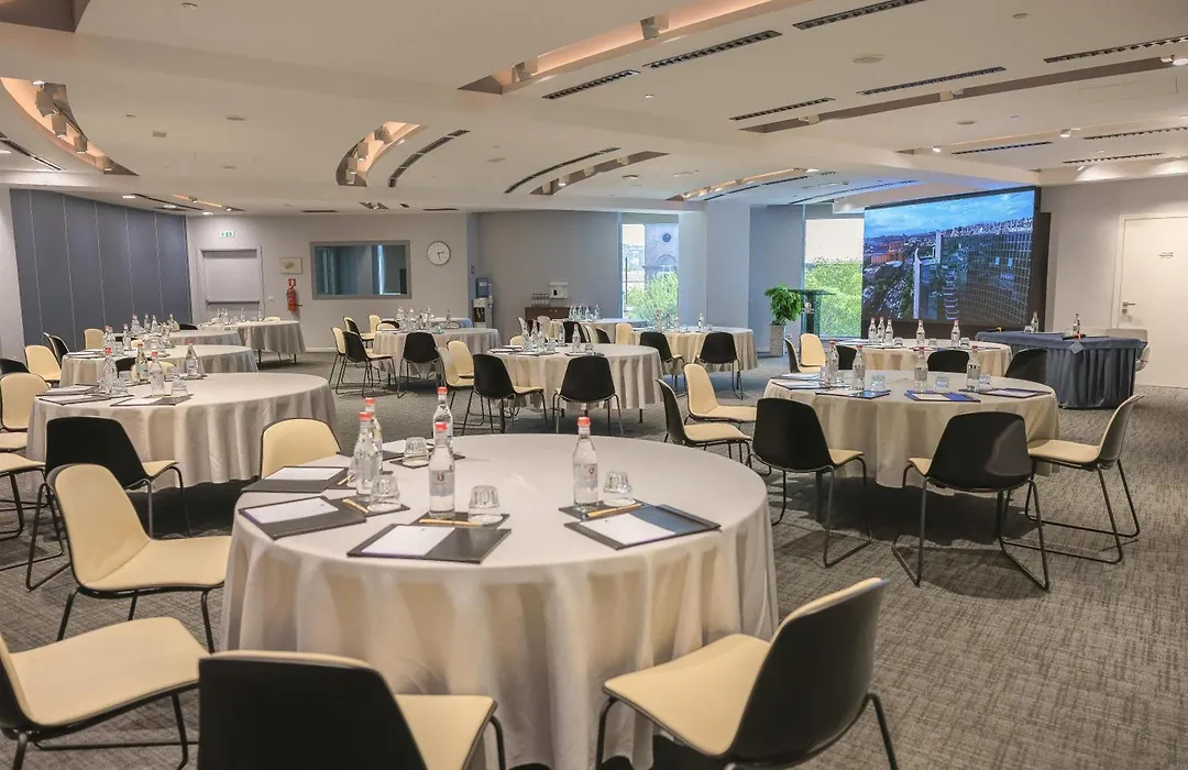 Doubletree By Hilton Yerevan City Centre-1