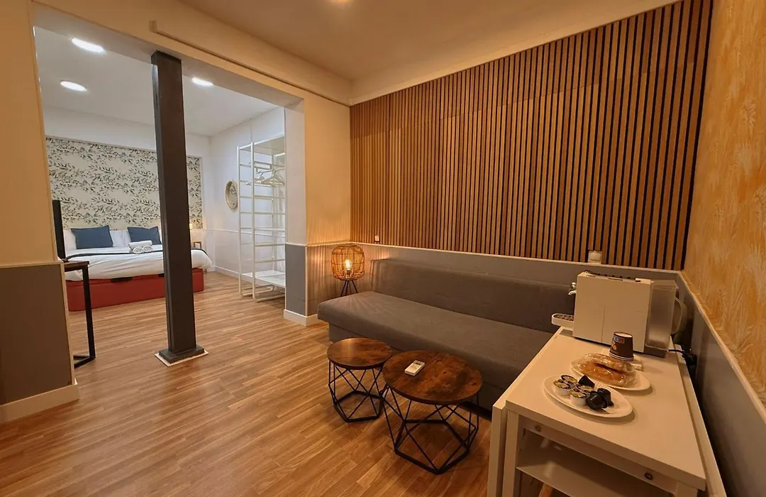 Hola Rooms-1