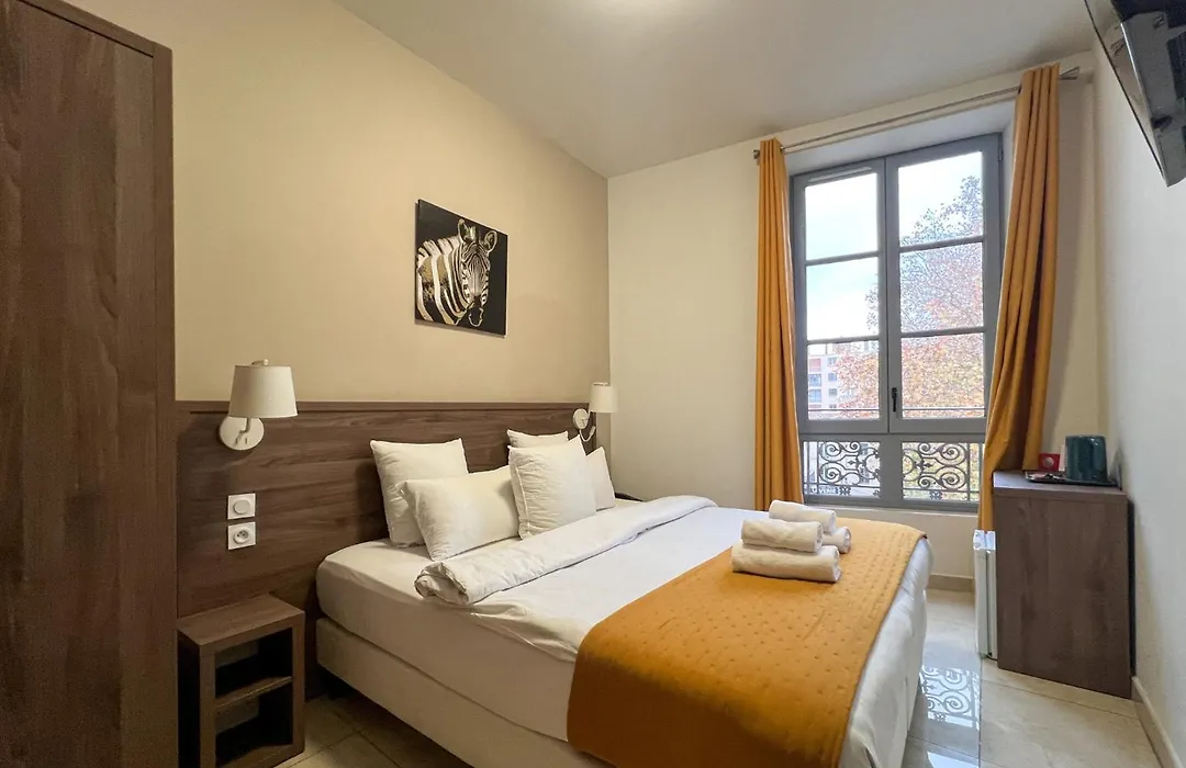 Square Hotel-1
