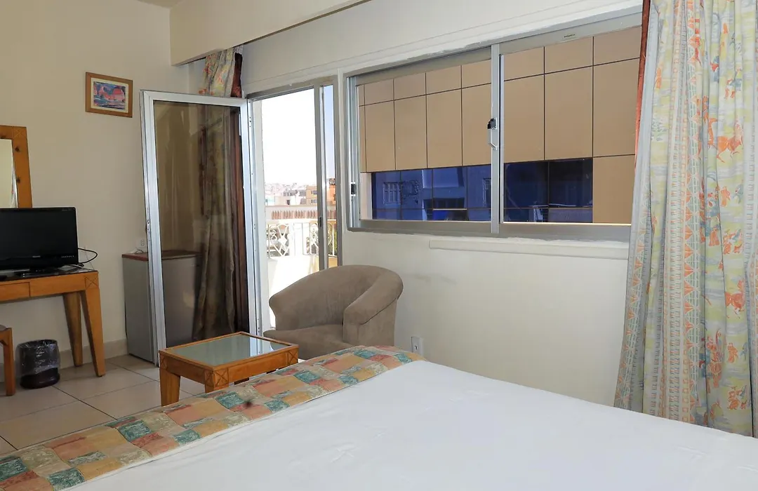 Hapi Hotel-1