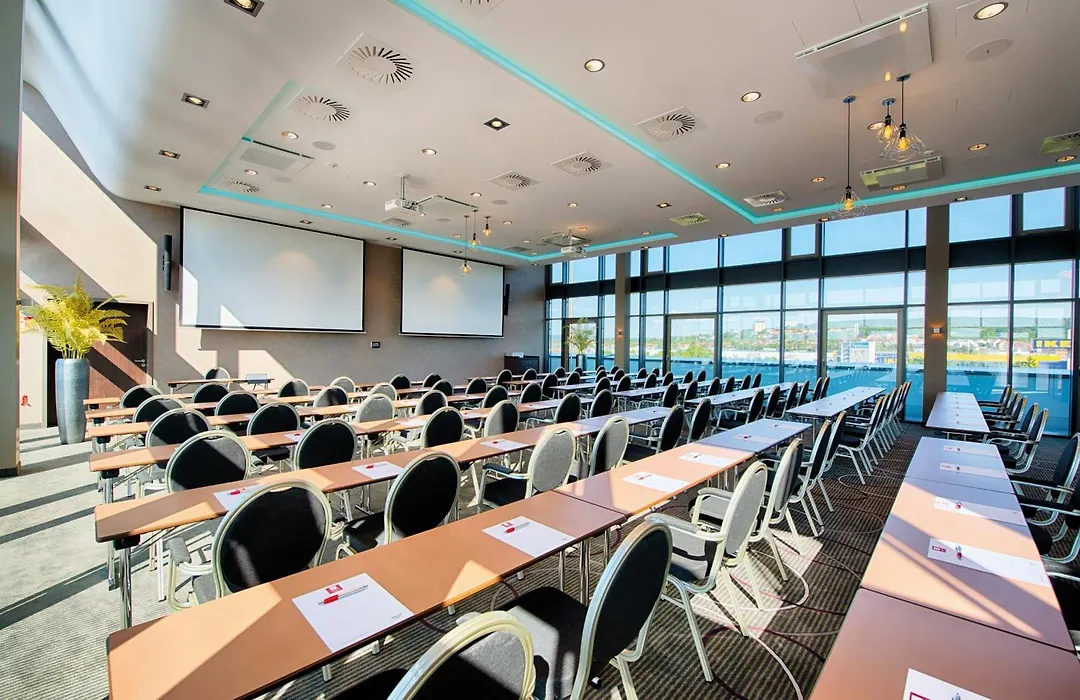 Leonardo Royal Hotel Ulm-1