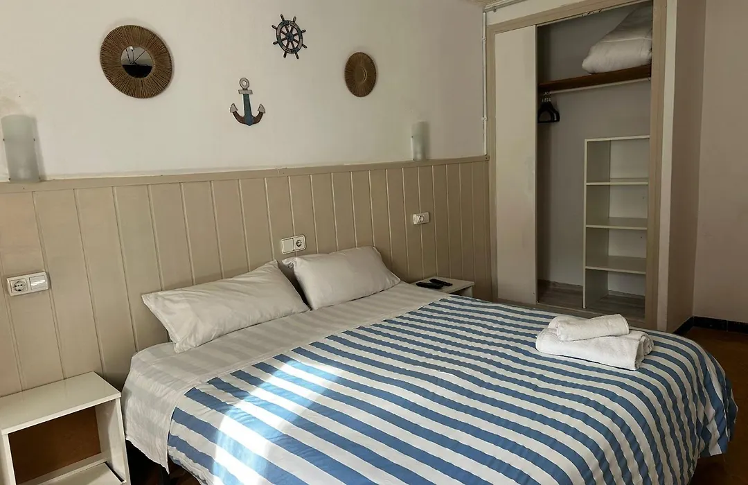 P&R Hostals Maria Rosa-1
