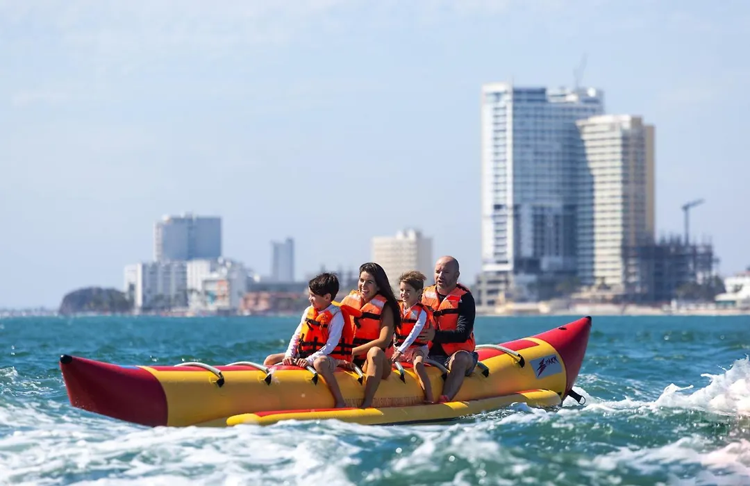 Garner Hotel Mazatlan Beach By Ihg-1