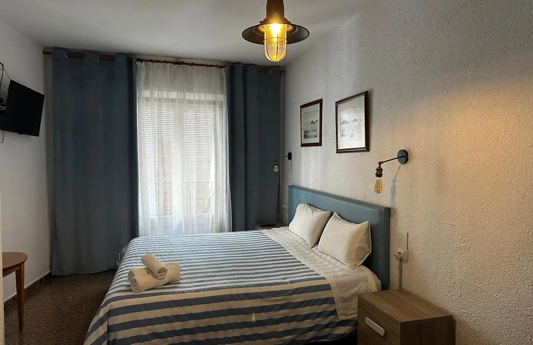 P&R Hostals Maria Rosa-1