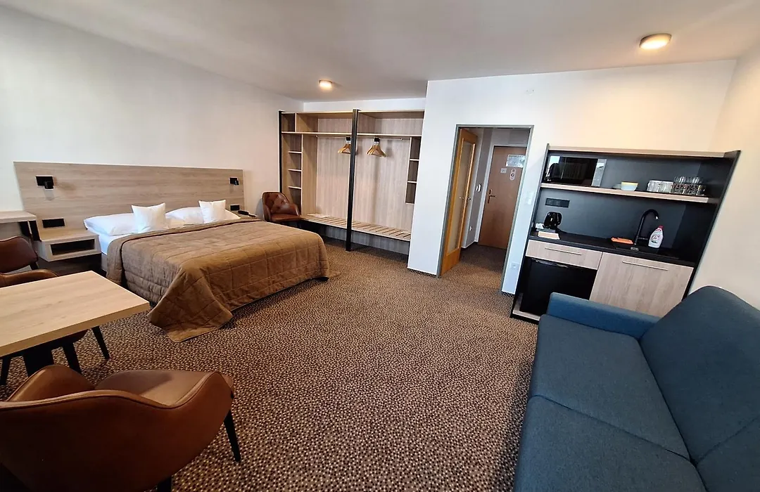 Hotel Avion-1