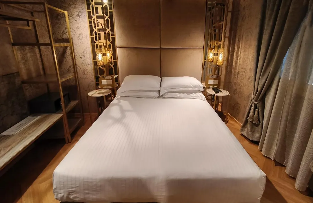 Hotel Antiche Figure-1