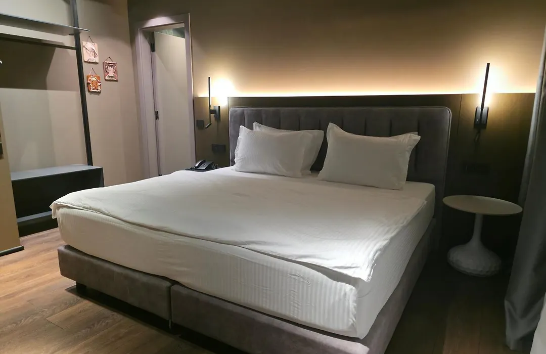 Mondial Hotel-1