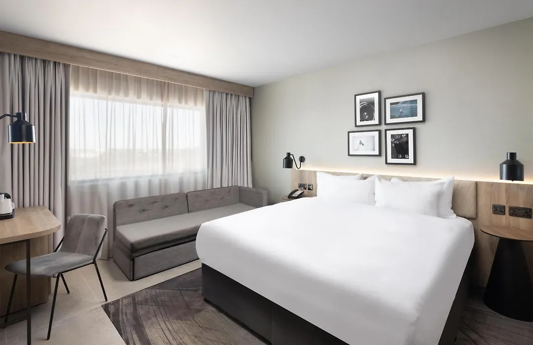Hilton Garden Inn Silverstone-1