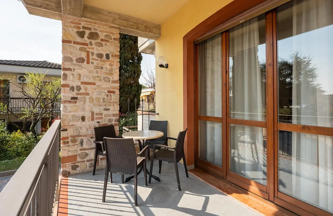 Hotel Gardenia Sirmione-1