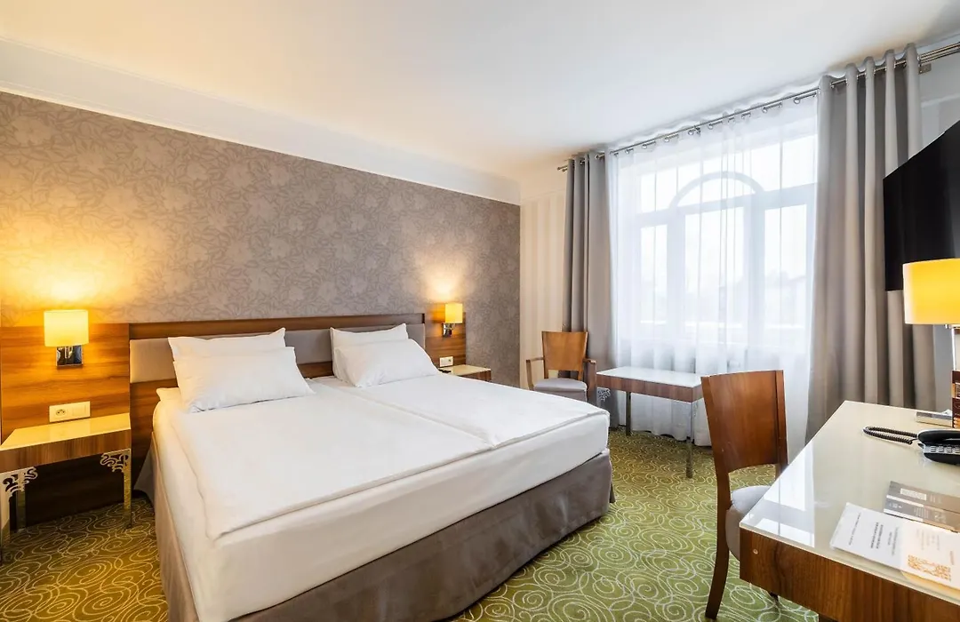 Hotel Lord - Warsaw Airport-1