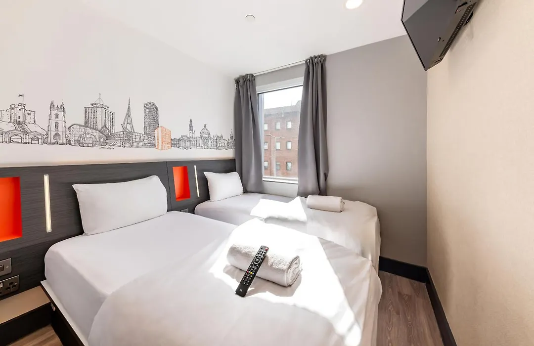 Easyhotel Cardiff-1