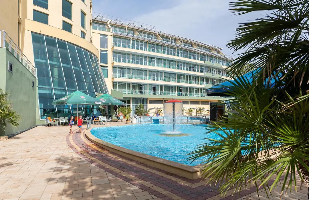 Ivana Palace Hotel - Free Parking-1