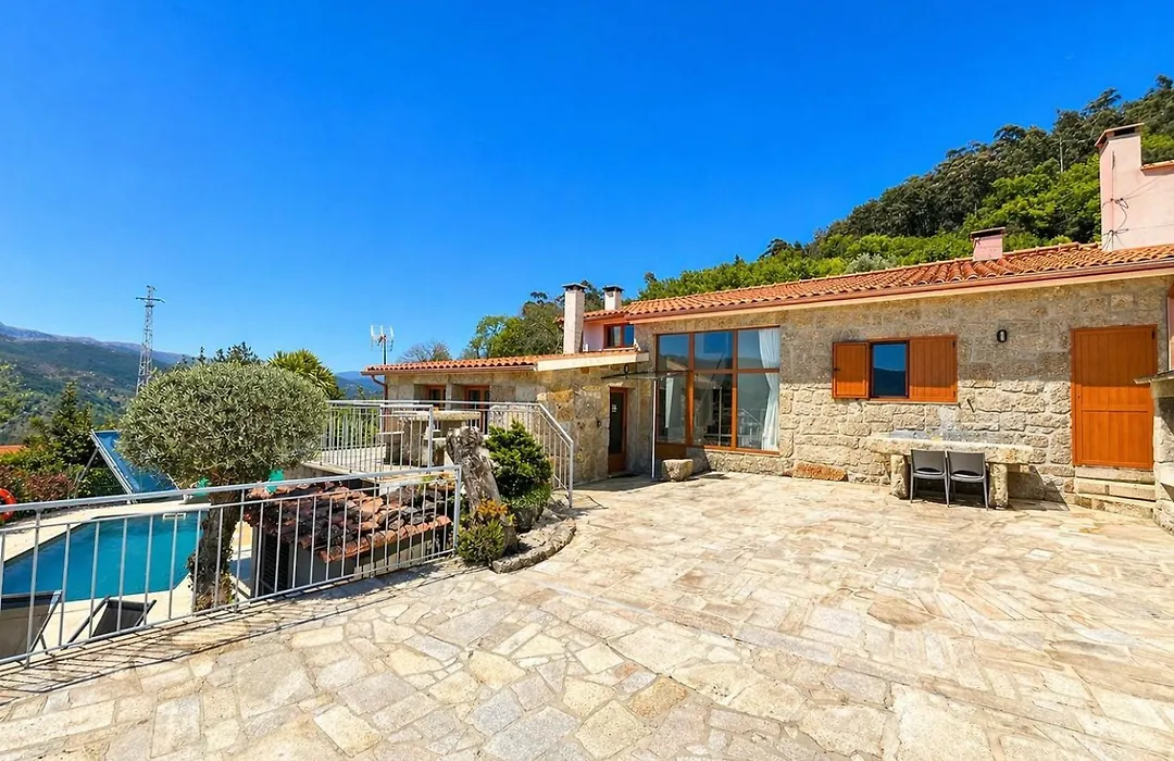 Casa da Lage - T1 - Lareira - AC - Vistas lago - Piscina privada sazonal - Gerês-1