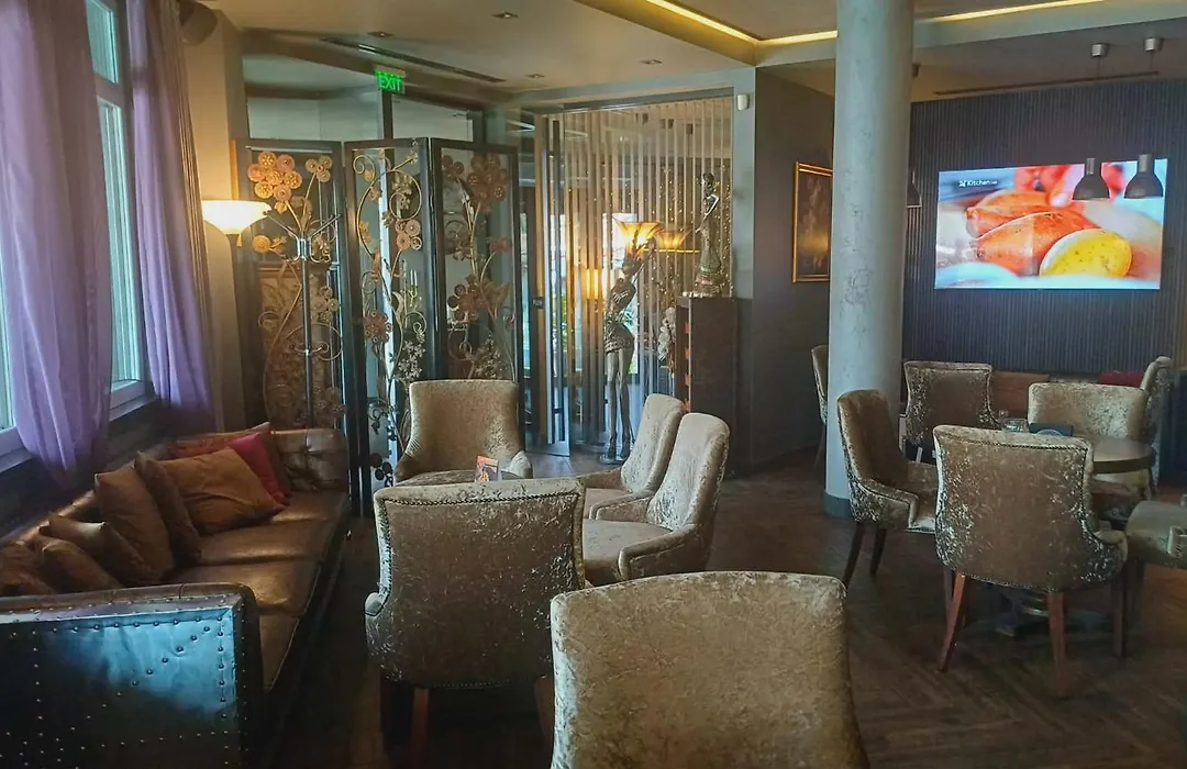 All Seasons Residence Design Hotel - Free Parking-1