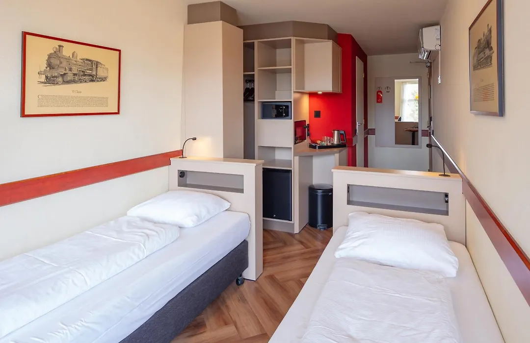 A-Train Hotel-1