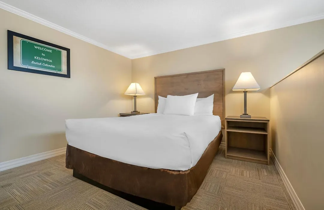 Econo Lodge Inn&Suites-1