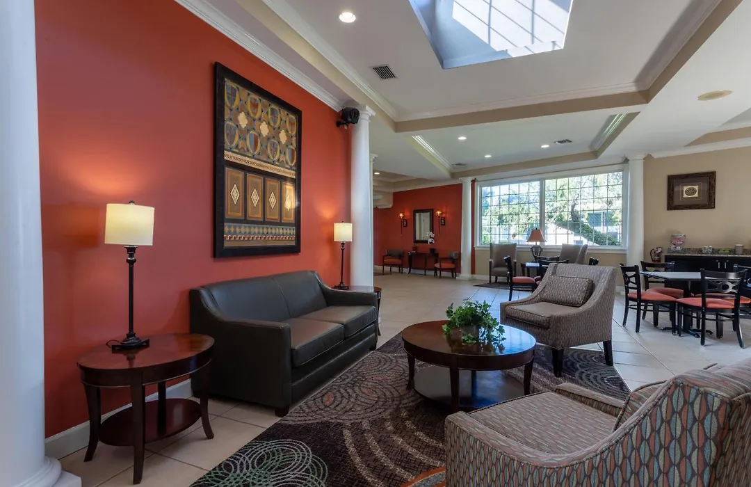 Travelodge By Wyndham Lakeland-1
