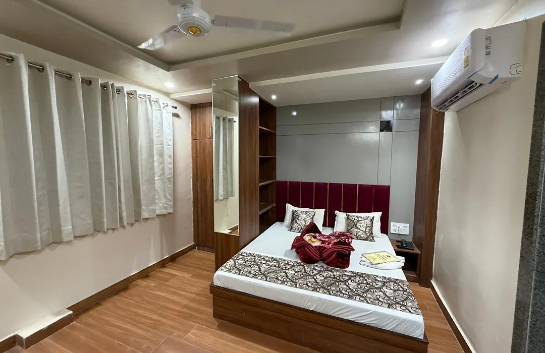 Hotel Royal Suites-1