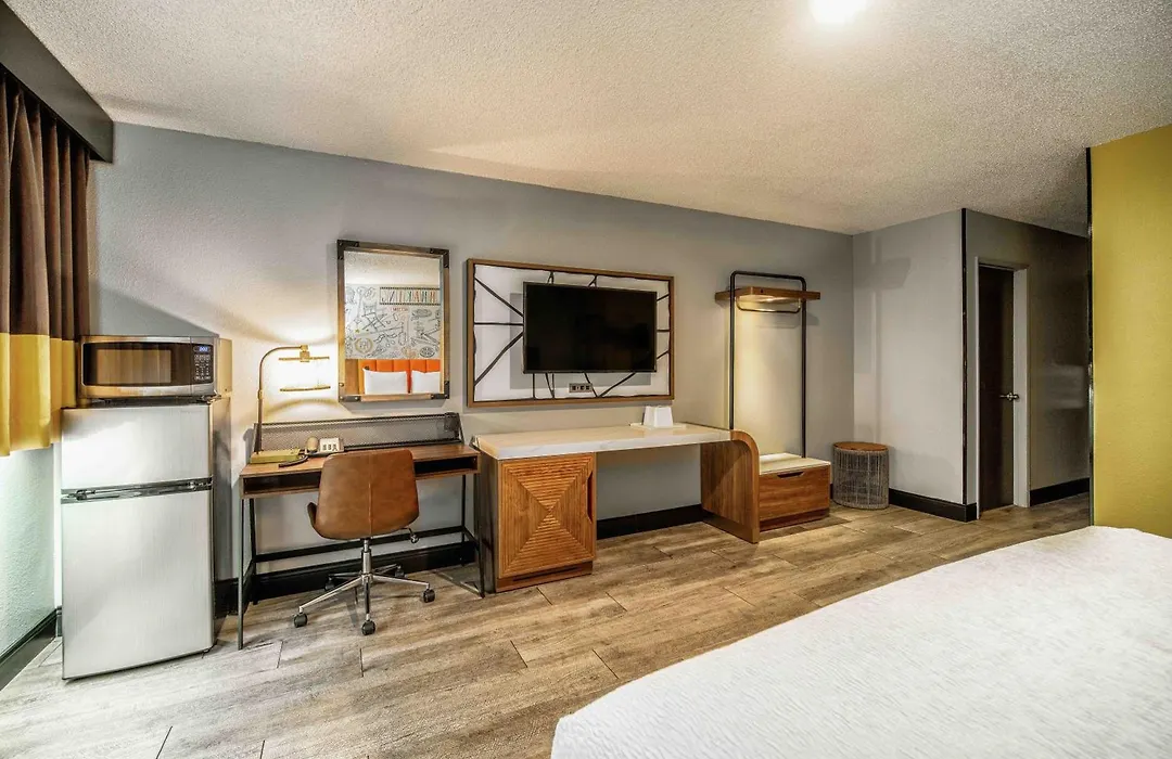 La Mirage Inn - Hollywood-1