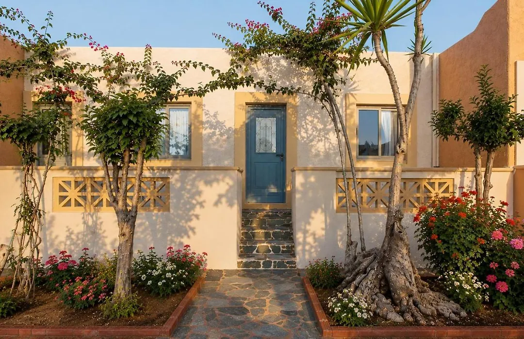 Golden Bay Apartments - Pool&Garden Retreat-1
