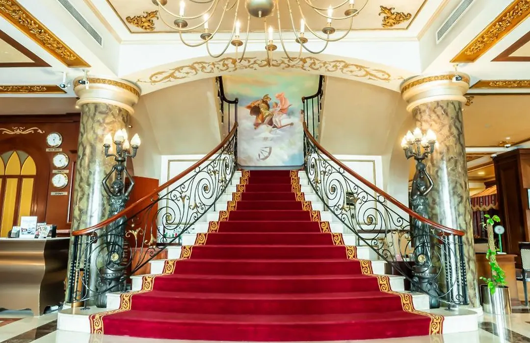Royal Ascot Hotel-1