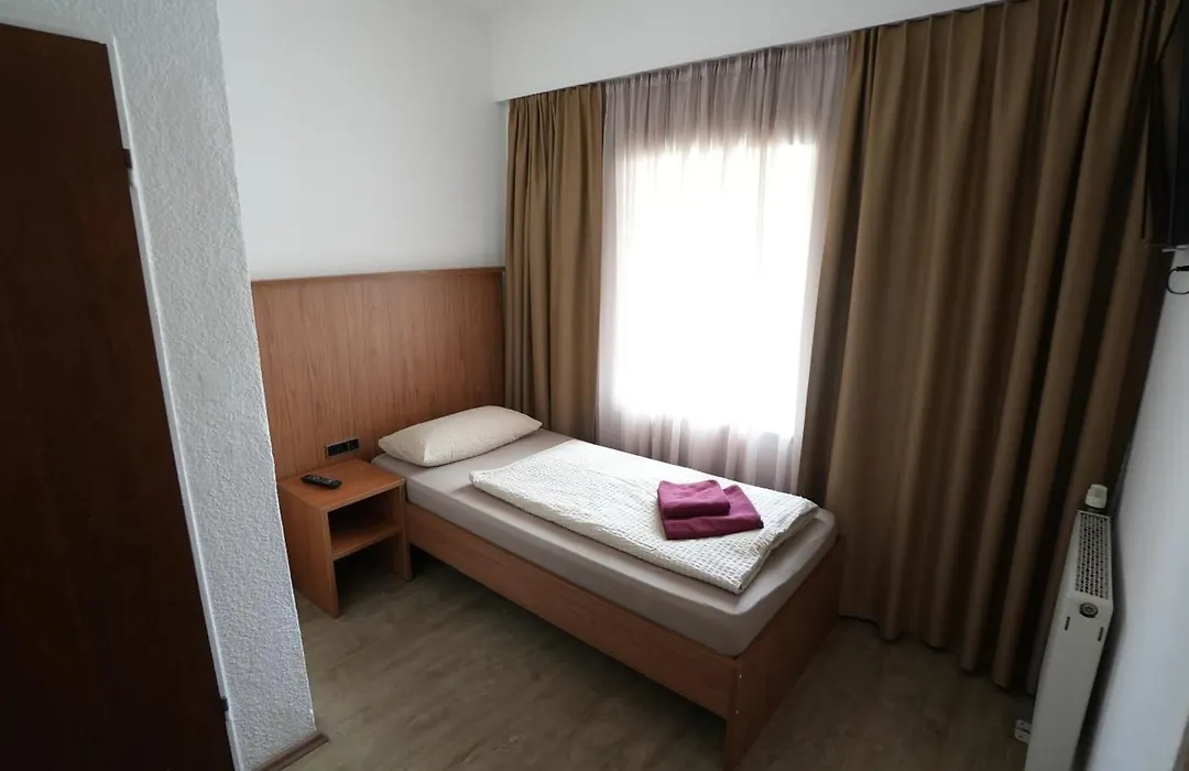 Berl Inn-1