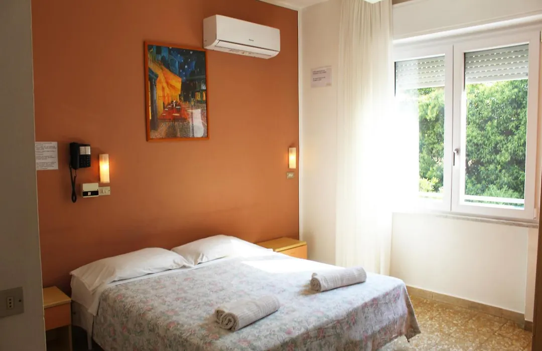 Hotel Pigalle-1