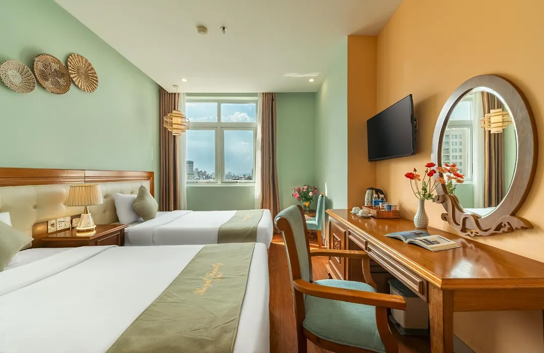 Royal Family Hotel-1