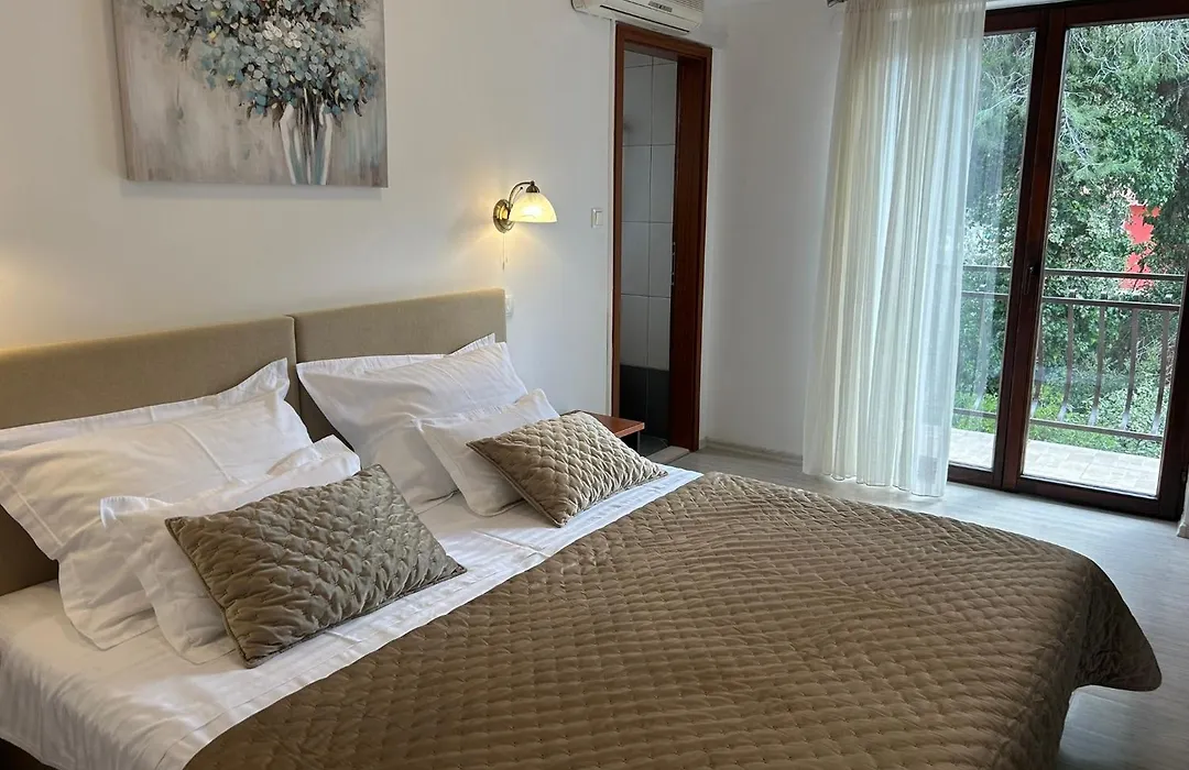 Hotel Vila Tina-1