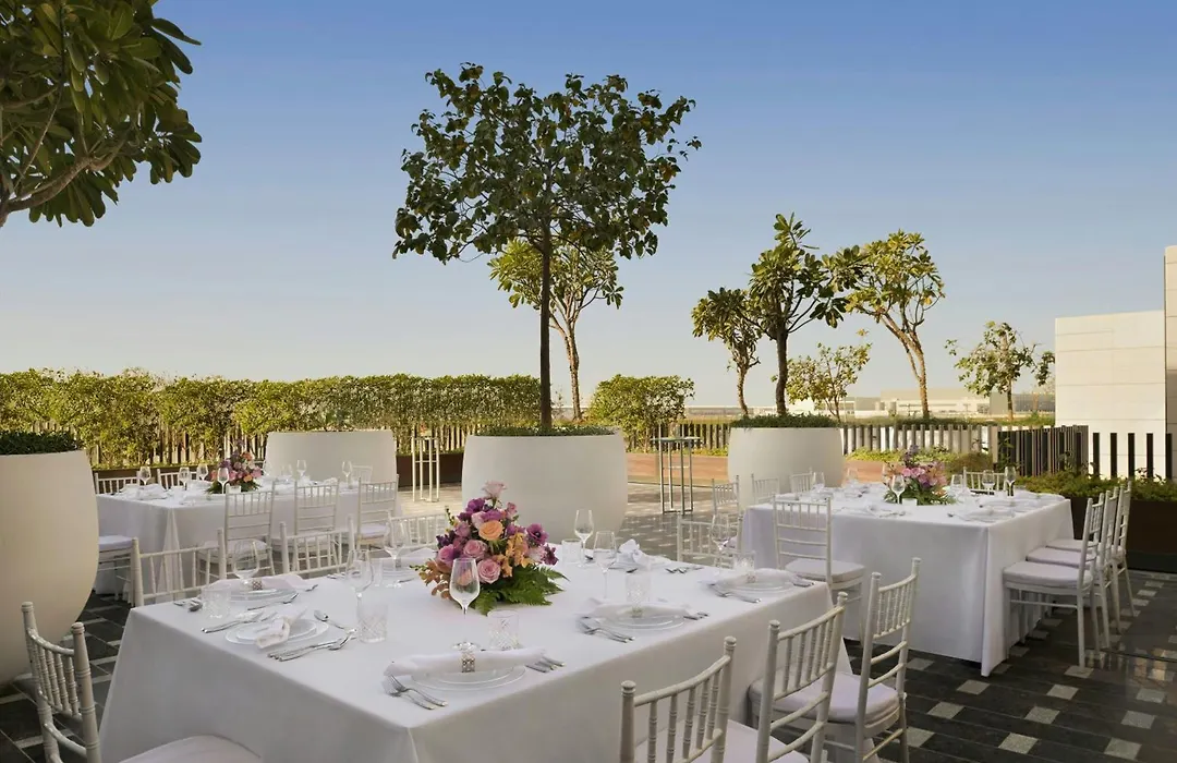 Holiday Inn Dubai Al-Maktoum Airport By Ihg-1