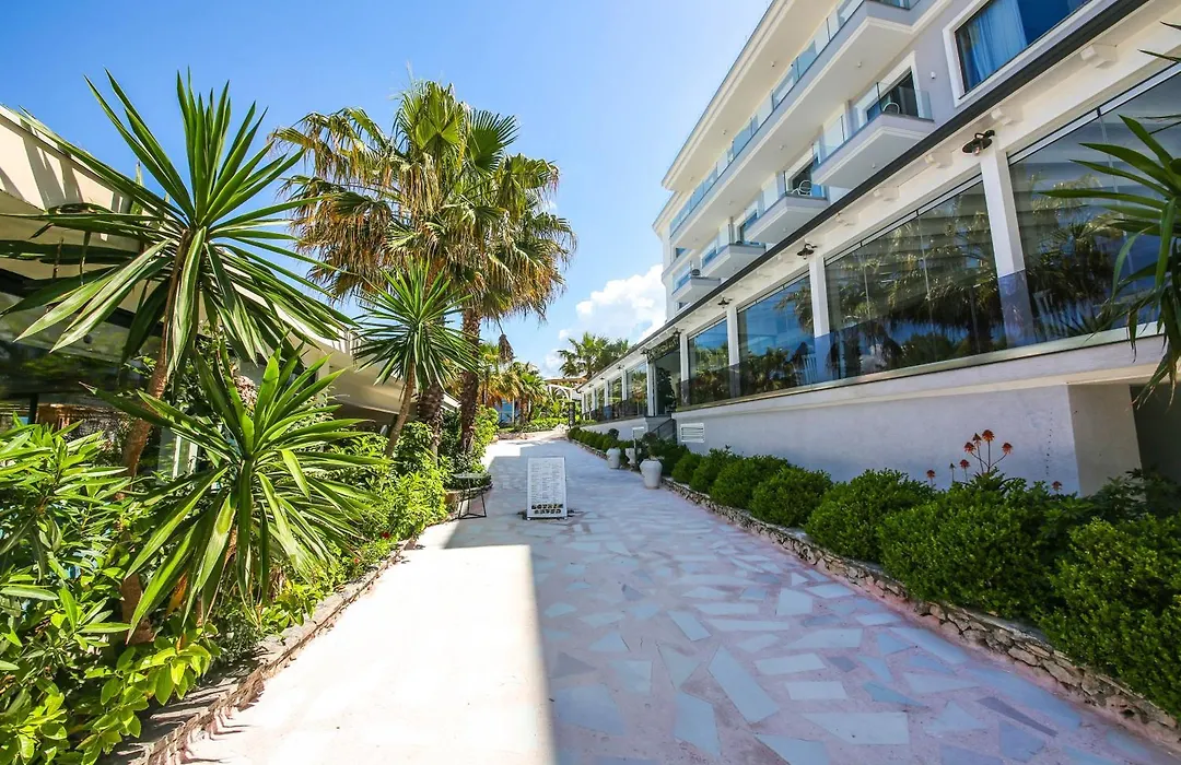 King Hotel Ksamil-1