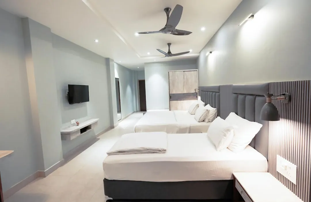 Hotel Lee Garden Near to Blue Flag Beach 500 Mtrs-1