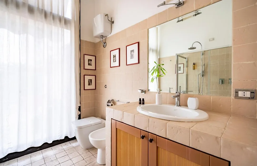 Snob Luxury Suite-1