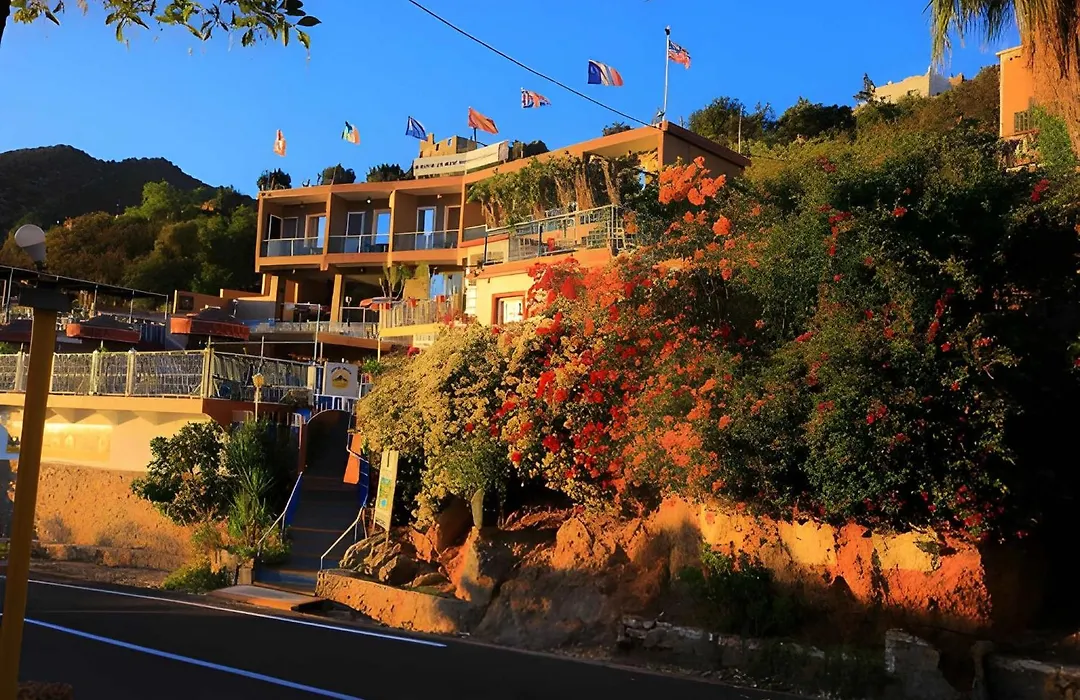 Auberge Les Montagnes du Paradis Your Hidden Retreat in Paradise Valley-1