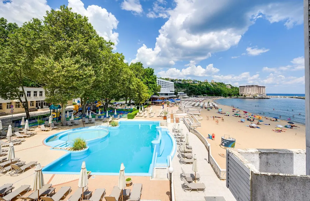 Marina Hotel, Sunny Day-1