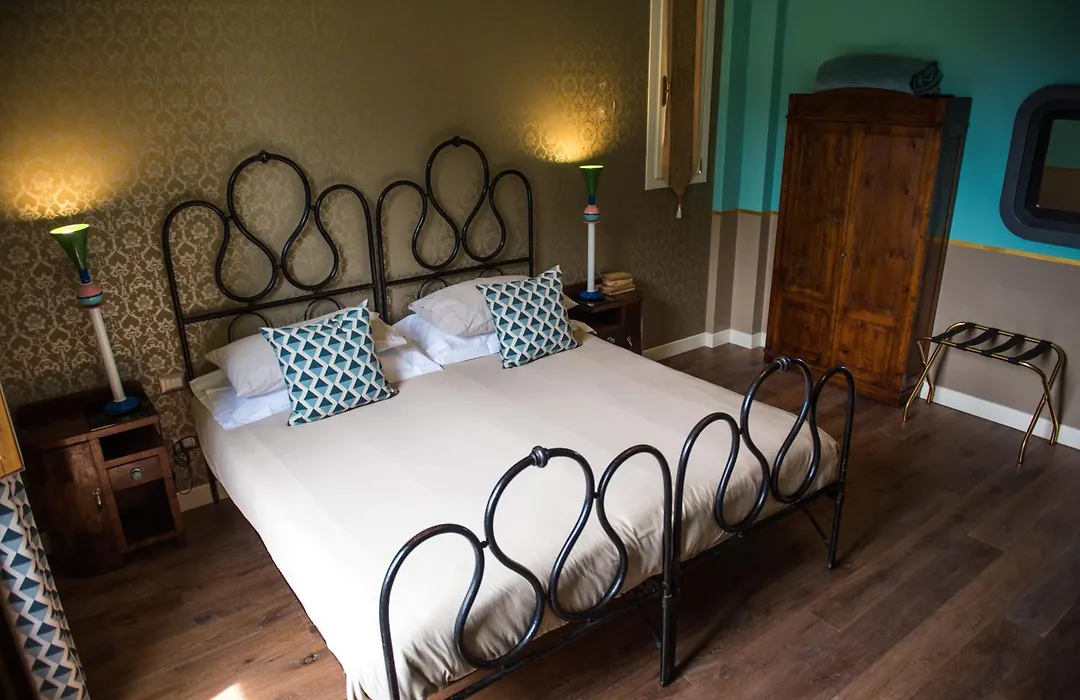 Frími Boutique Rooms b&b-1