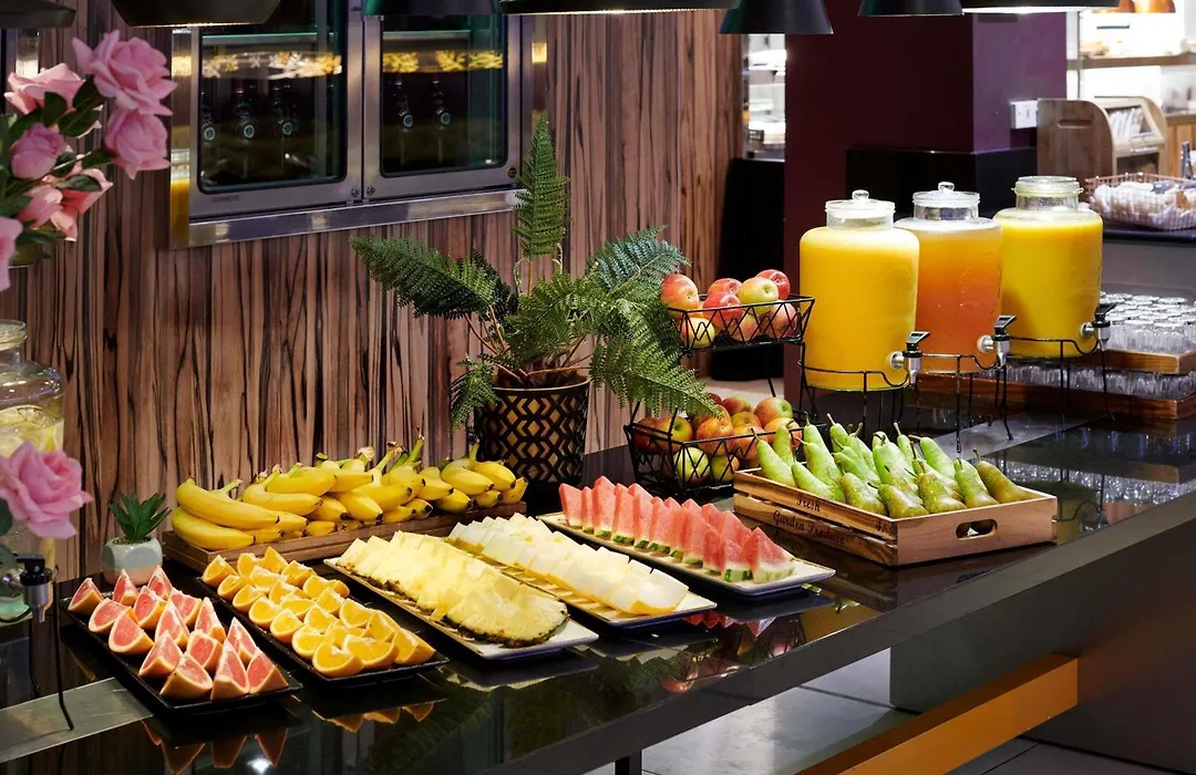 Novotel London West-1