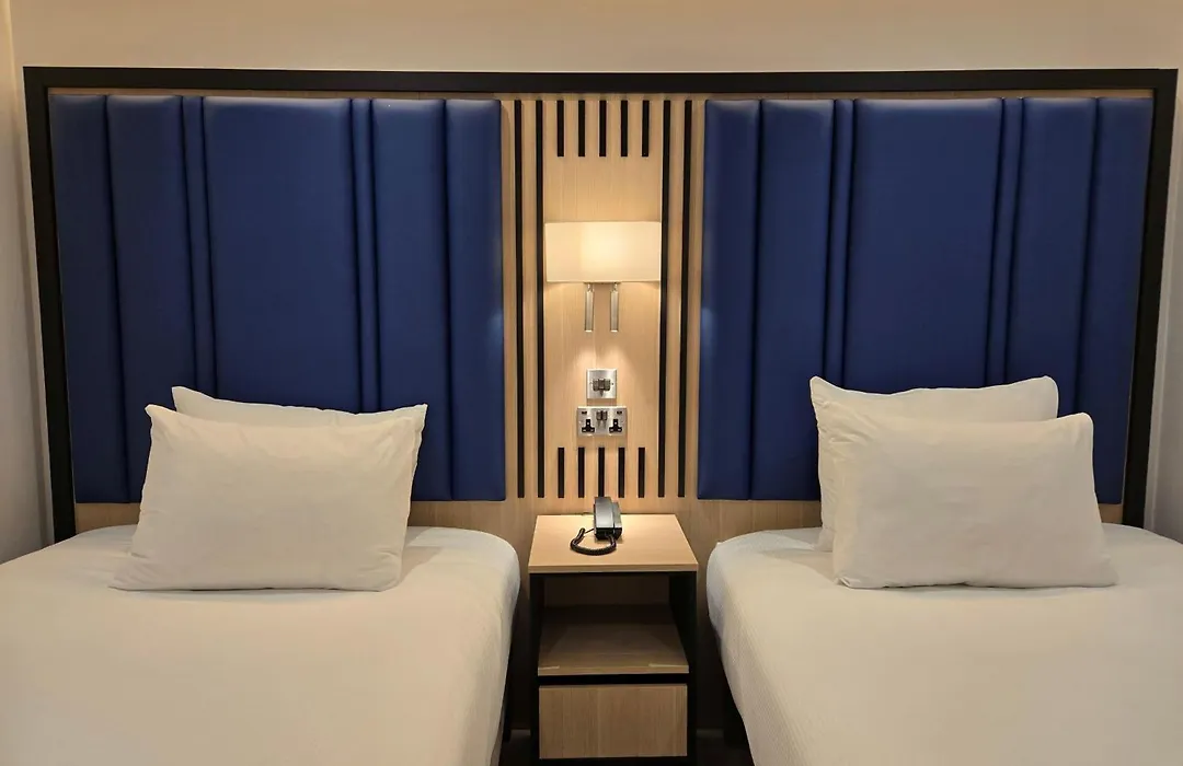 Spark By Hilton London Chiswick-1
