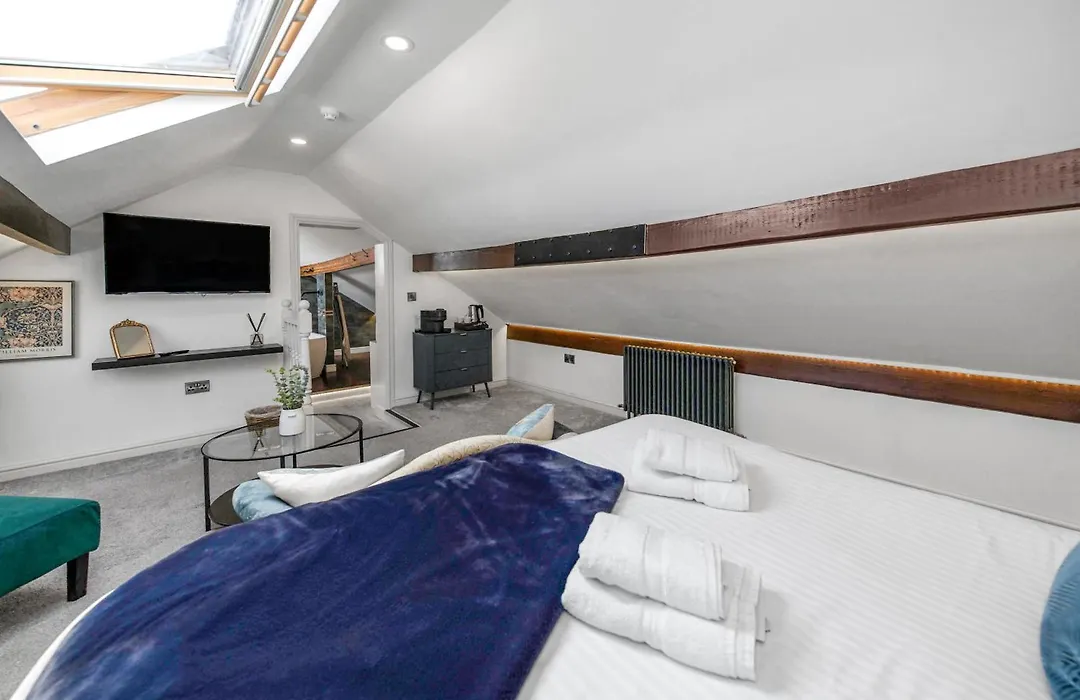 Arthur'S Bar & Accommodation-1