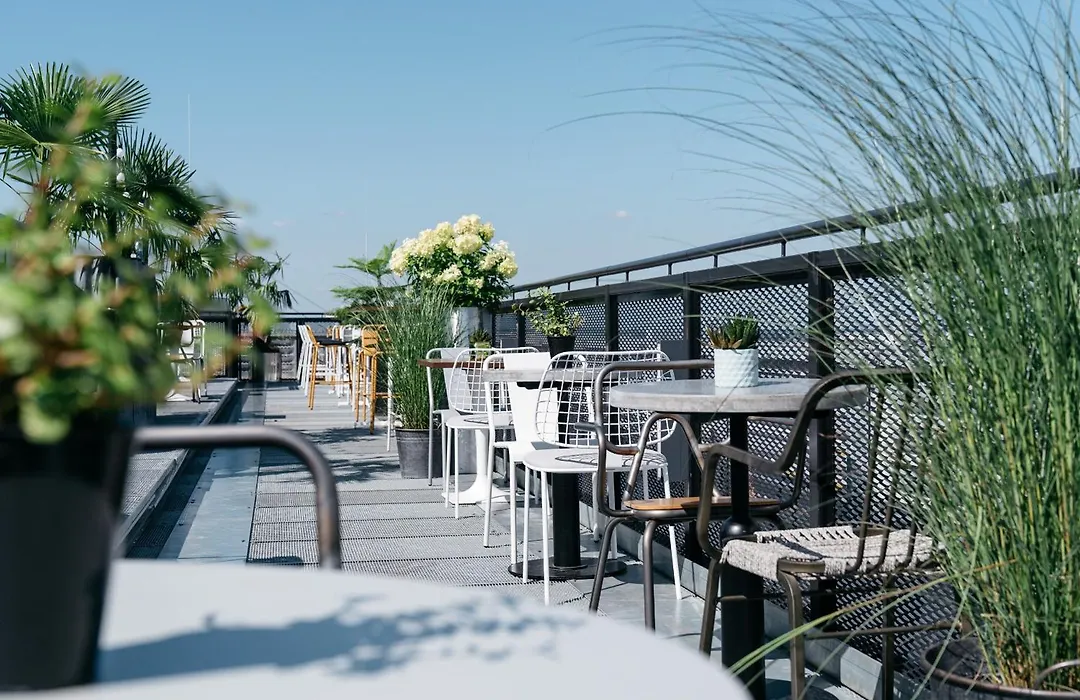 Ruby Luna Hotel Dusseldorf By Ihg-1