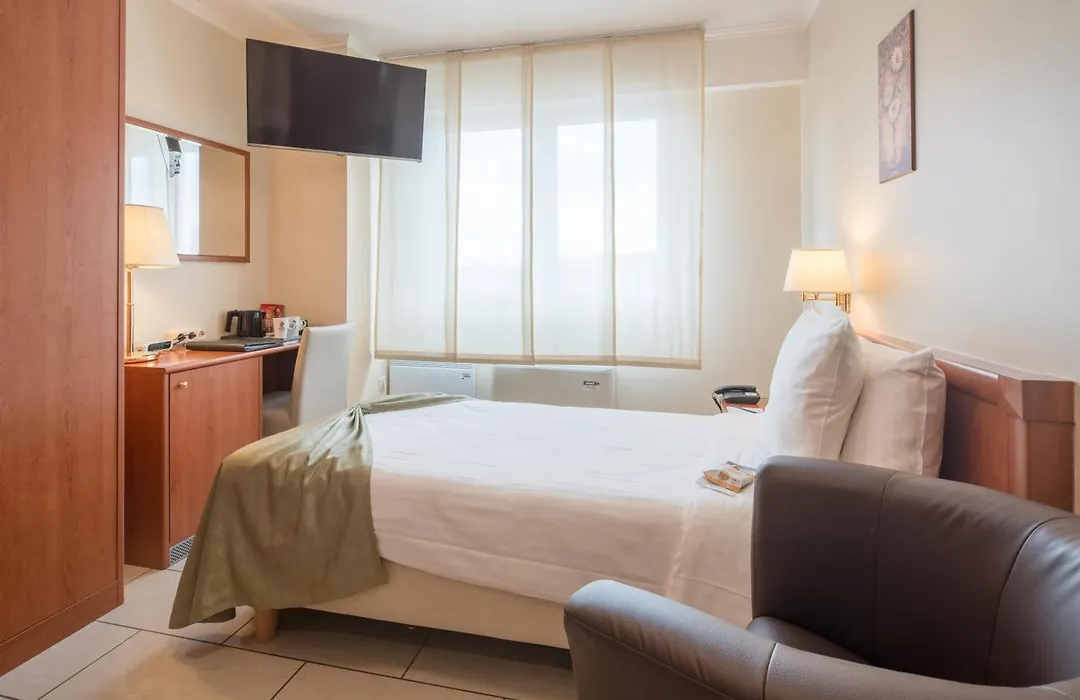 Best Western Plus Grand Hotel Victor Hugo-1