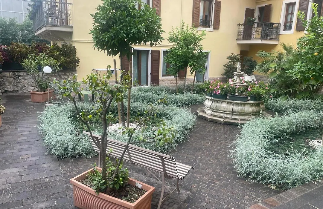 Residence Villa Degli Aranci-1