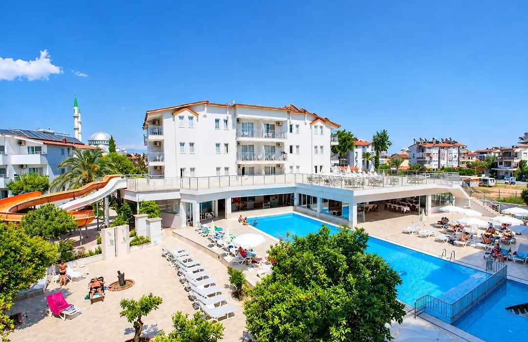Catty Cats Garden Hotel-1