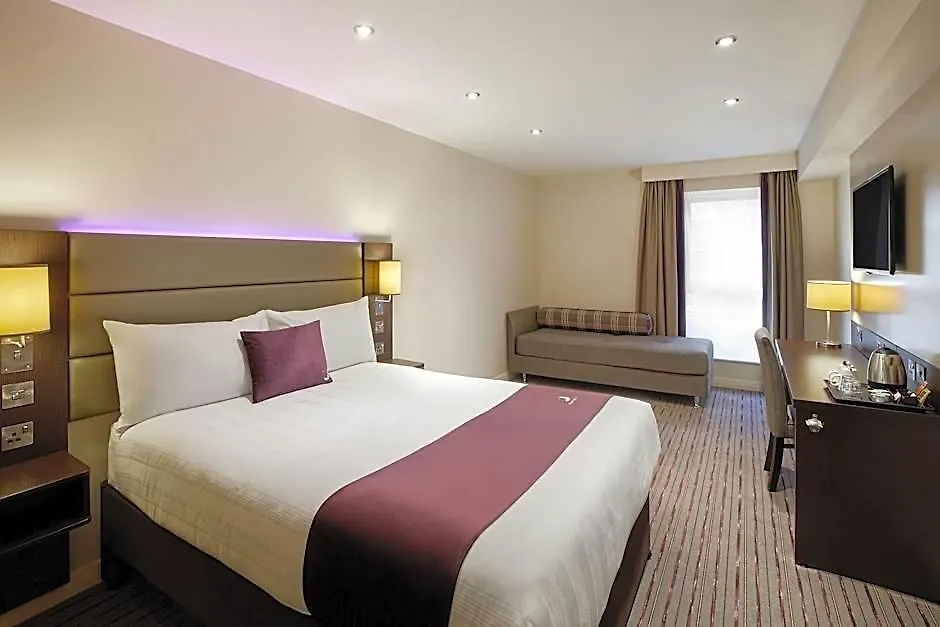 Premier Inn London Bank-1