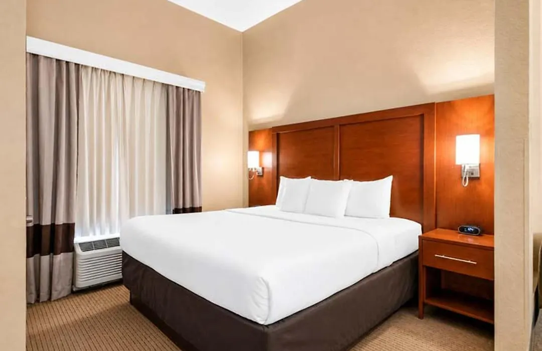 Comfort Suites Orlando International Airport-1
