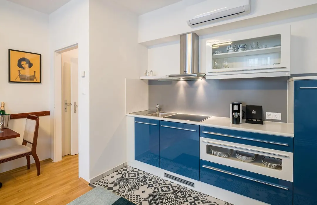 Best Western Plus Celebrity Suites-1