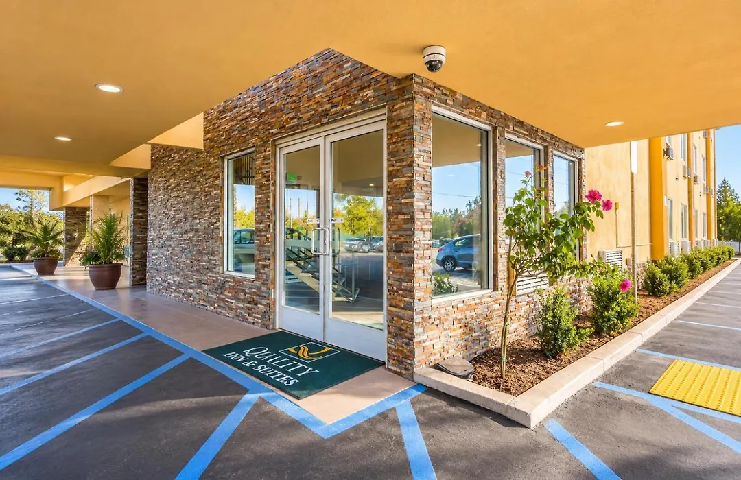 Quality Inn & Suites Near Downtown Bakersfield-1
