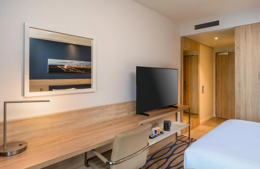 Hampton By Hilton Frankfurt Airport-1