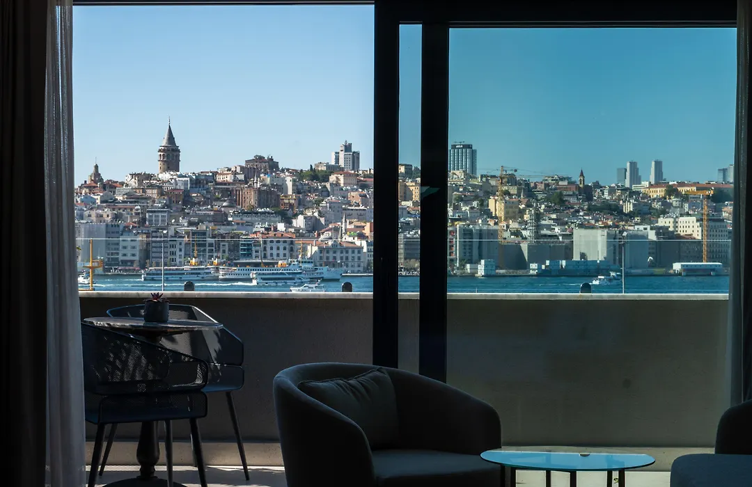 Meg Hotel-1