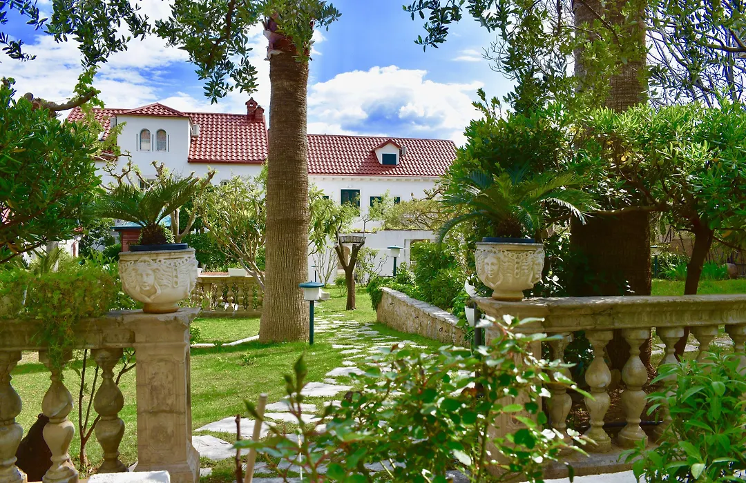 Villa Giardino Heritage Boutique Hotel Bol-1